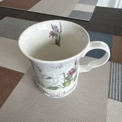 花柄の陶器製マグカップ