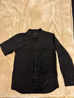 ノーカラーシャツ