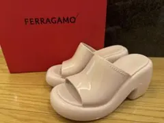 極美品　フェラガモ　ラバーサンダルのサムネイル