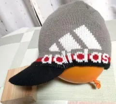 adidas ニット帽・ グレー・黒・赤