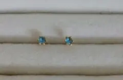ポストK18 キュービック ジルコニア　両耳ピアス
