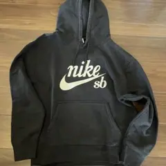 Nike SB ブラック フード付きパーカー