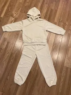 新品SHEIN 8Y クリーム色 パーカーセット　ダンス