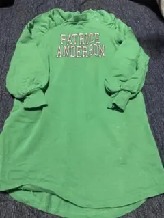 緑の長袖ワンピース