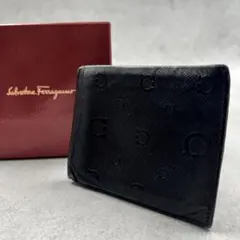 Ferragamo ガンチーニ ブラック エンボス メンズ 折り財布 8816のサムネイル