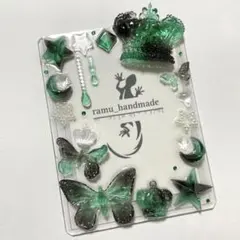 【王冠と蝶　ブラックグリーン】B8 トレカケース　レジン　デコ　硬質ケース