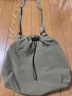 ショルダーバッグカーキ色