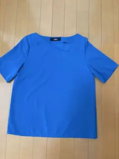 青いVネック半袖シャツ Mのサムネイル