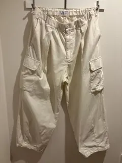 ホワイト カーゴパンツ
