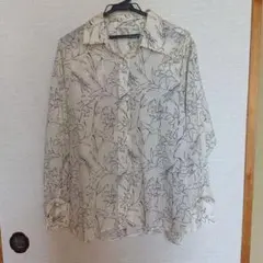 DoCLASSE　アイボリー花柄長袖ブラウス