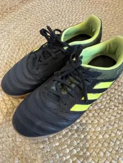 adidas フットサルシューズ