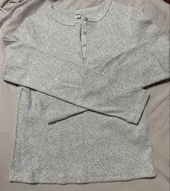 UNIQLO ヘンリーネック長袖トップス