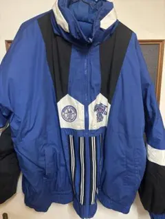 ブルゾン 青 刺繍ロゴ付き リバーシブル