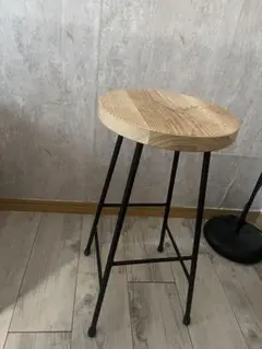 木製天板の円形スツール