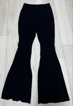 黒フレアパンツ　スラックス