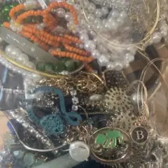 【大量まとめ売り】イミテーションアクセサリー・雑貨等 約1.36kg ジャンク品