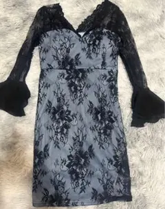 グレーと黒のレースドレス