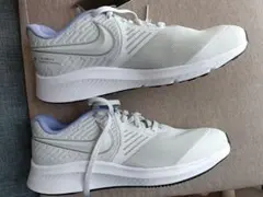 新品　Nike ランニングシューズ