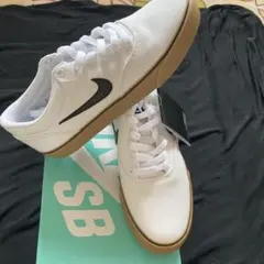 新品 スニーカー