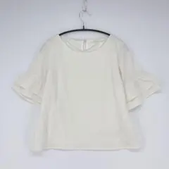 BE RADIANCE フリル袖 ホワイトブラウス Fサイズのサムネイル
