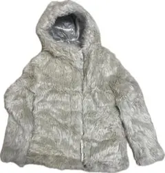 フード付きライトグレー毛皮コート　2-1