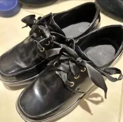 リボン付き　黒ローファー　厚底靴