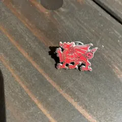 イギリス　ウェールズ　赤いドラゴン ピンバッジ　最終値下