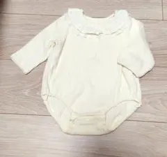 クリーム色 長袖ロンパース レース襟