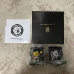 キー太のブックエンドとマイクロファイバークロス