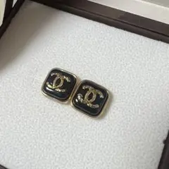 CHANEL ゴールド ブラック スタッドピアス