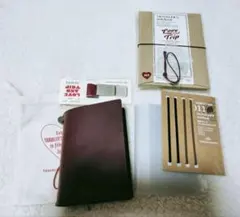 トラベラーズノート　パスポートサイズ　 LOVE AND TRIP　赤 Red