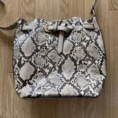 ヘビ柄ショルダーバッグ
