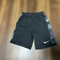 Nike ハーフパンツ 黒 サイドデザイン　M