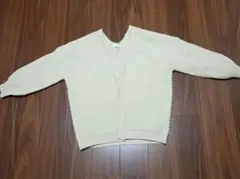 BEAMS クリーム色 Vネック ケーブル編みセーター