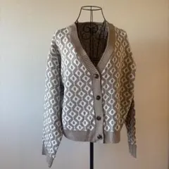 幾何学柄 ニットカーディガン Lサイズ ベージュホワイト Vネック レディース
