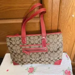 Coach 赤 シグネチャートートバッグ