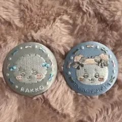 ちいかわ　刺繍缶バッジ　ビスケット2 ラッコ　古本屋　カニ