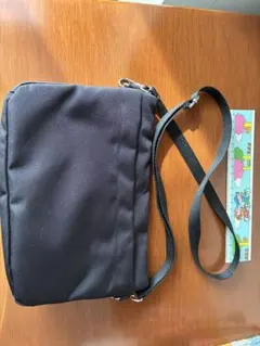 KEYUCA 黒いショルダーバッグ