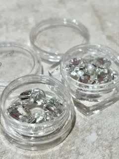 値下げ！ネイルパーツ/４種セット/まとめ売り/ケース入り/ストーン/ビジュー