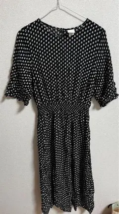 H&M 黒と白のドット柄長袖ワンピース