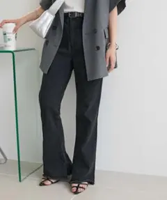 【美品！】Discoat ディスコート　USコットンデニムフレアパンツのサムネイル