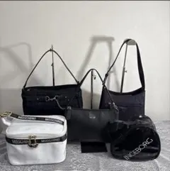 GUESS ハンドバッグ ブラック ロゴ総柄　モスキーノ化粧ポーチ　バックのサムネイル