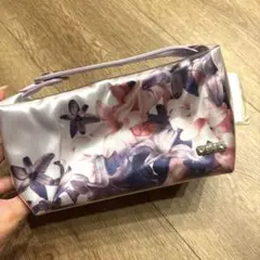 新品未使用 Rady 花柄 ポーチ ビニールポーチ レディのサムネイル