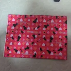 生地　アリス柄　赤　110cmx 100cm