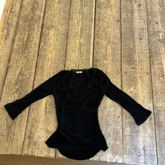 io ブラック Vネック 長袖トップス