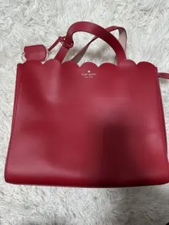 kate spade 赤 スカラップトートバッグ