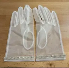 ホワイトウェディンググローブ ビーズ装飾付き