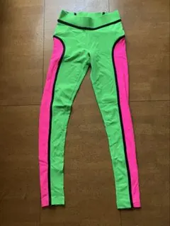 トレーニングパンツ グリーンとピンク