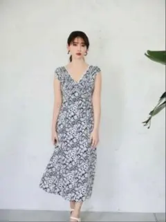 ワンピース herlipto Lace Trimmed Floral Dress navy Herlipto Lace Trimmed Floral Dress Navy - メルカリ