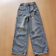 ダメージ加工ライトブルーデニムパンツ